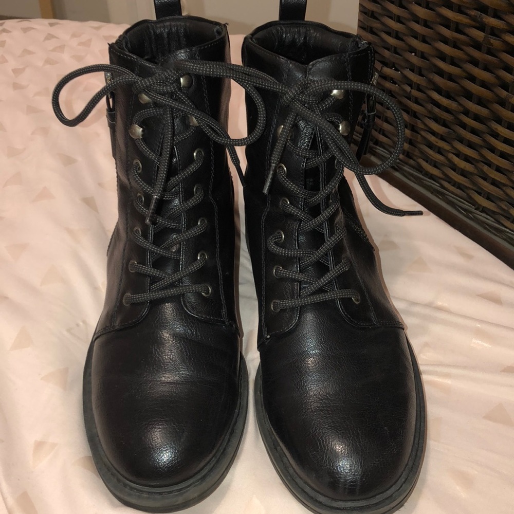 Brand-baretraps  and I’m selling some boots.